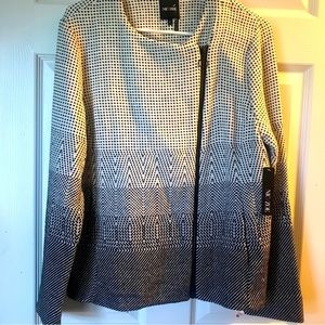 Women’s blk/wht  Nic and Zoe cizy block style blazer with zippered front. Sz L